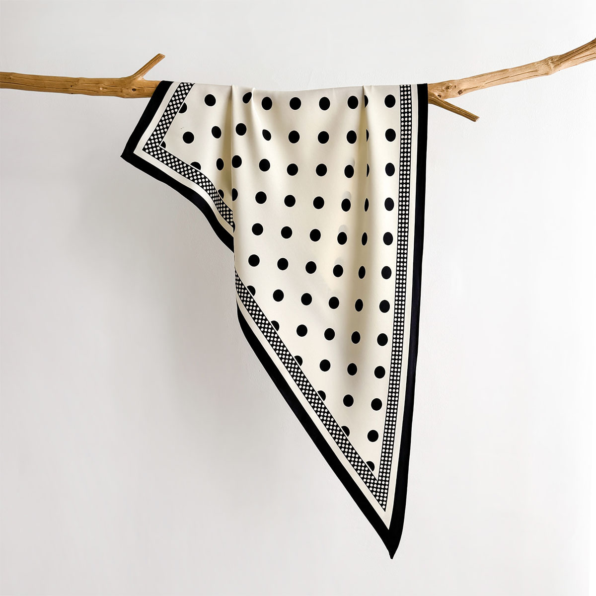 トレンディなバンダナ 100% 桑絹三角スカーフ女性シルクヘ - Ascot Neck Scarf のレビューと価格