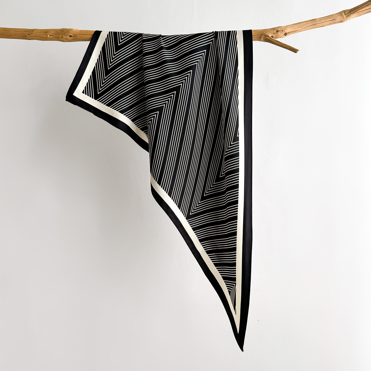 トレンディなバンダナ 100% 桑絹三角スカーフ女性シルクヘ - Ascot Neck Scarf のレビューと価格