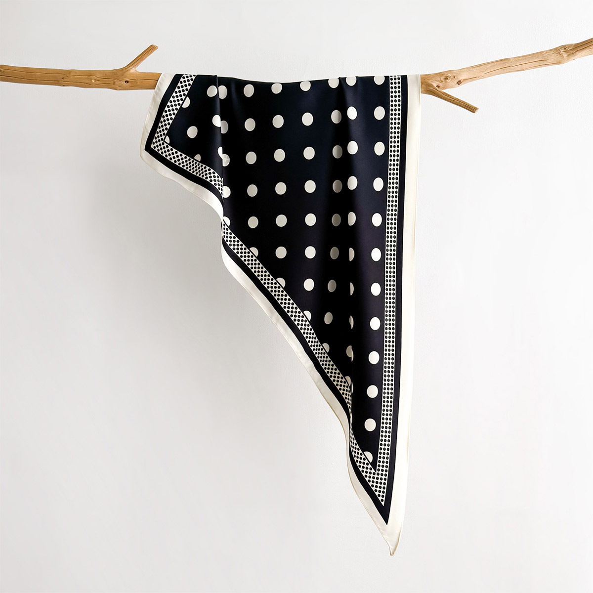 トレンディなバンダナ 100% 桑絹三角スカーフ女性シルクヘ - Ascot Neck Scarf のレビューと価格